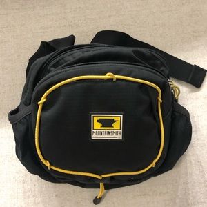 MOUNTAINSMITH Fanny pack